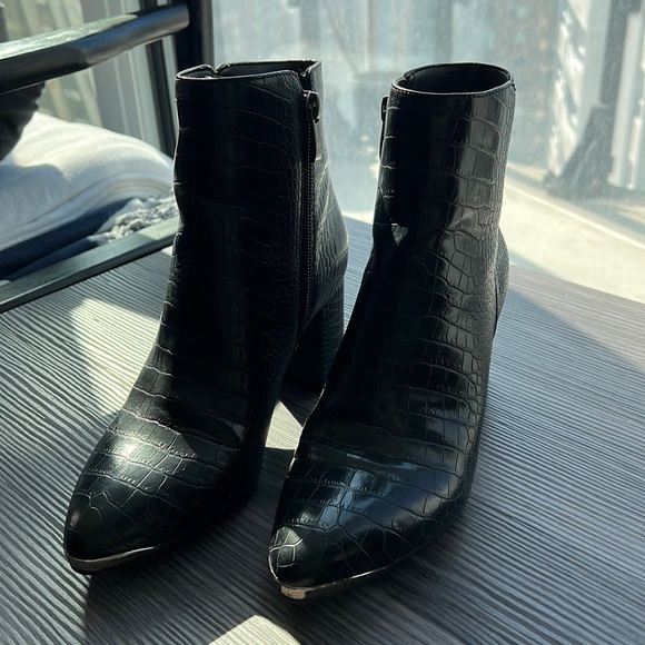 Franco Sarto new black snakeskin leather booties - Picture 1 of 4